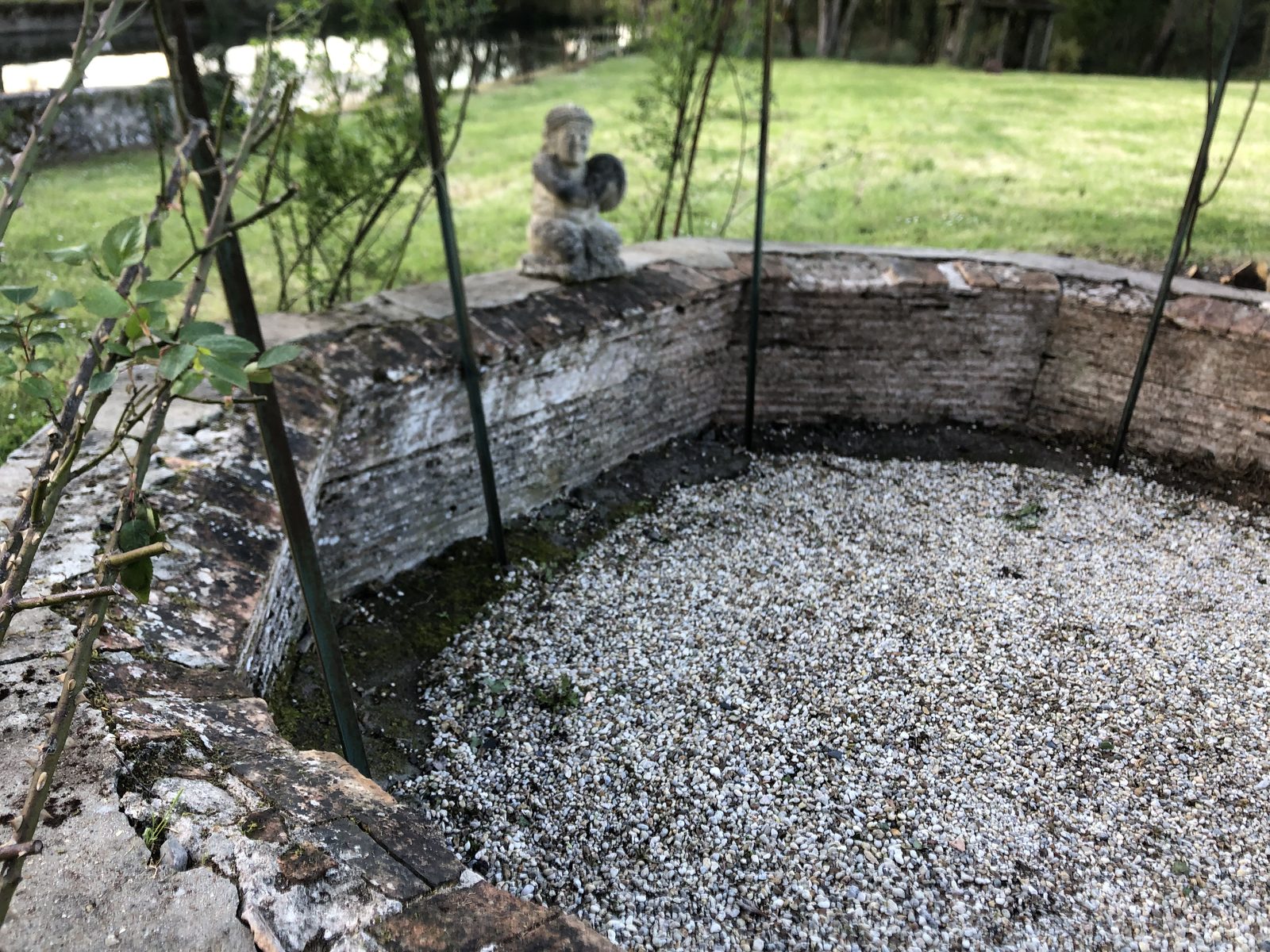 Ancien bassin de pierre