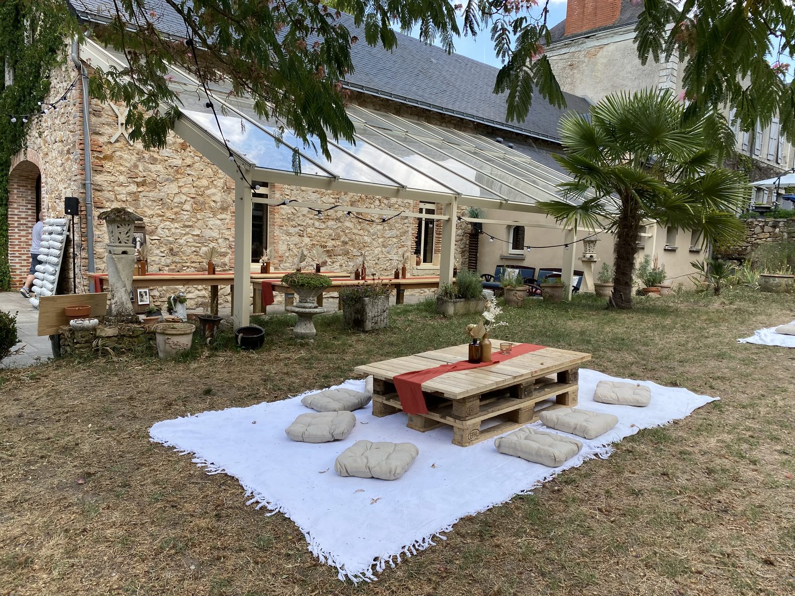 Salon extérieur sous la véranda