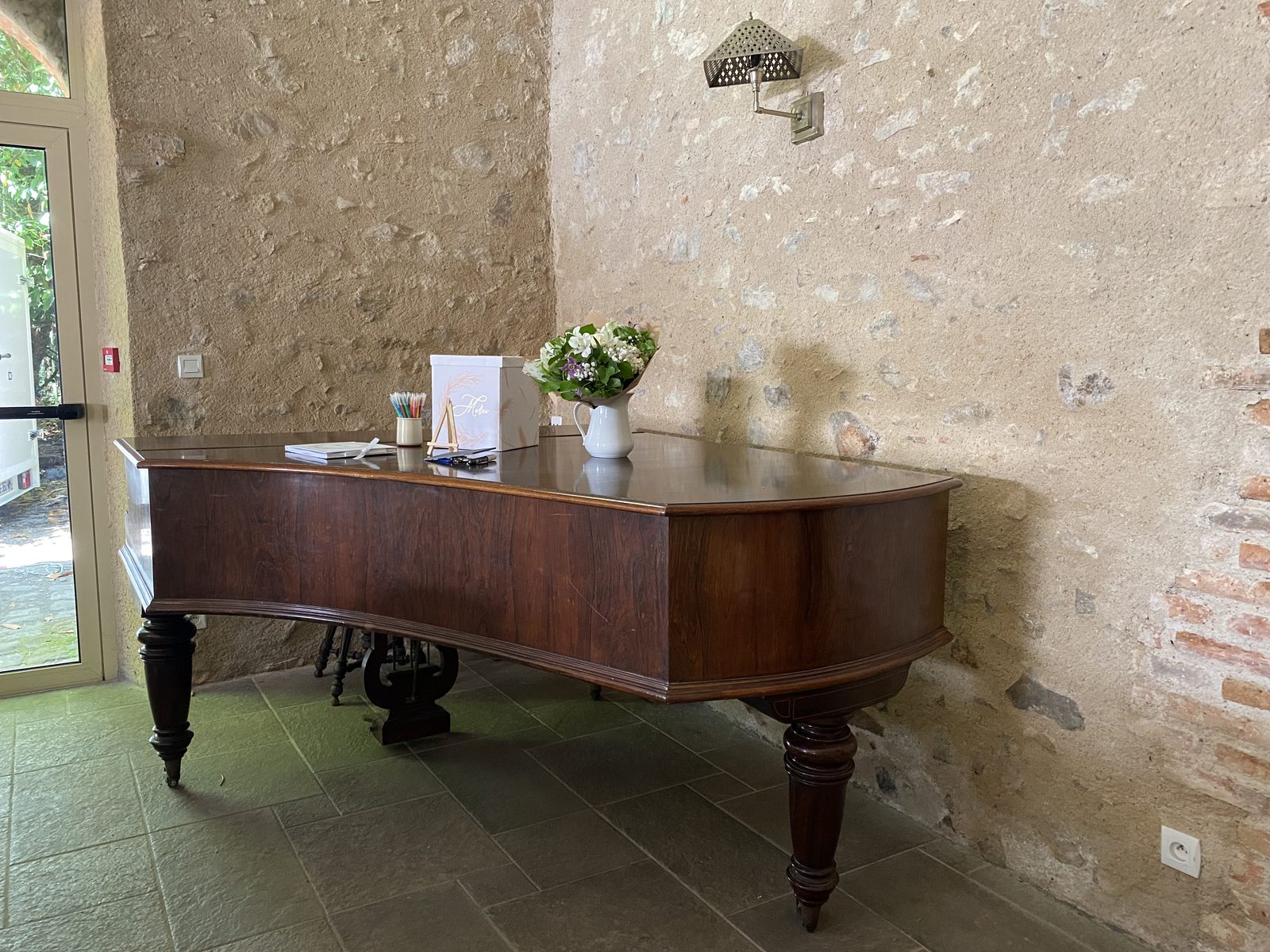 Piano à queue, salle de réception